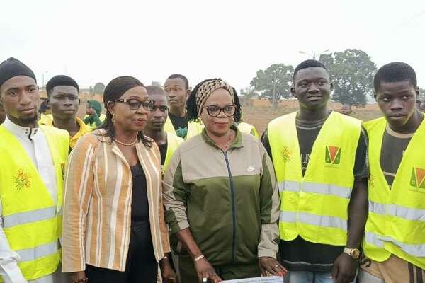 LA JEUNESSE COMMUNALE DE BOUAKE S'ENGAGE POUR L'ENVIRONNEMENT AVEC UNE JOURNEE DE REBOISEMENT